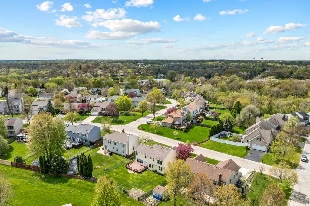 992 Mcphee Drive Lake In The Hills IL 60156