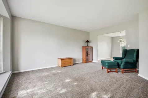 992 Mcphee Drive Lake In The Hills IL 60156