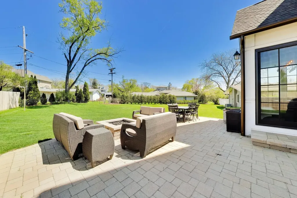 5557 South Stough Street Hinsdale IL 60521