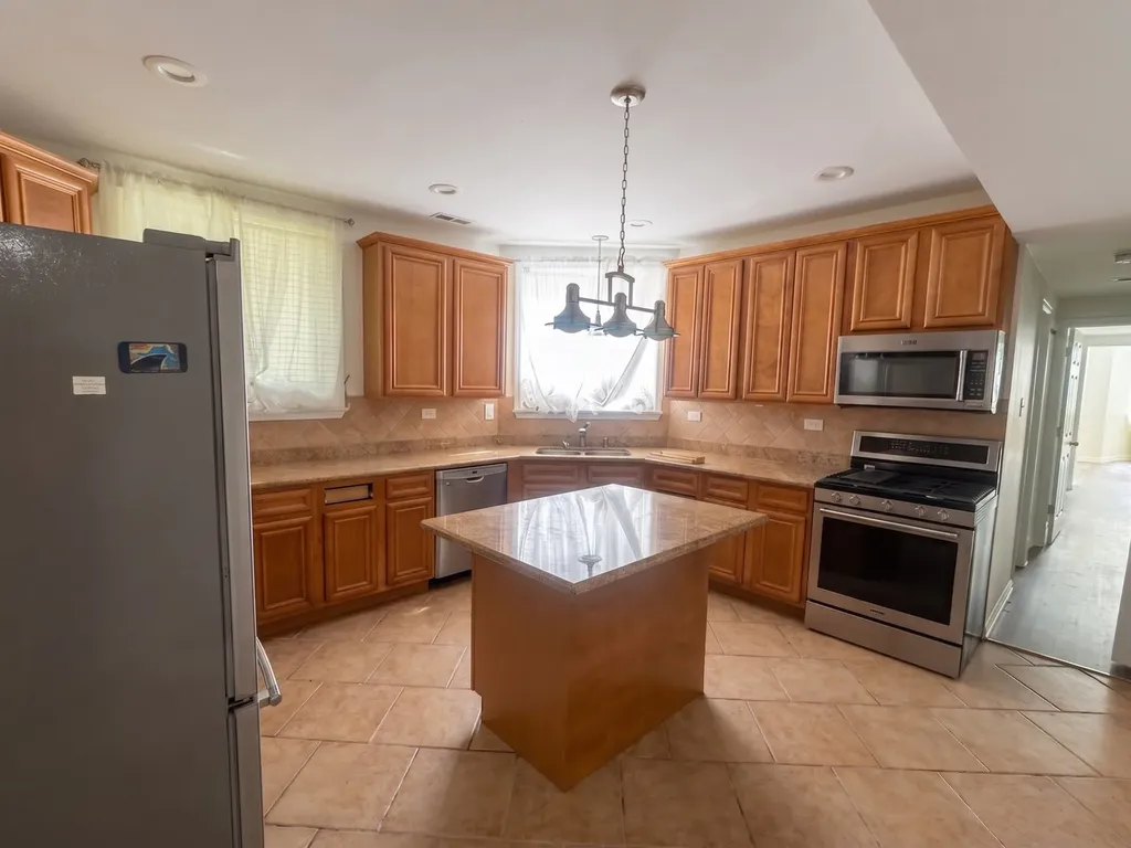 5138 South Kenwood Street Chicago IL 60615