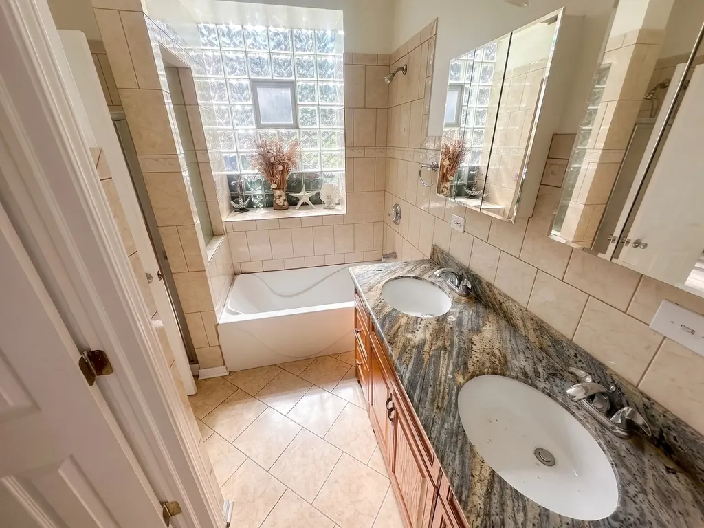 5138 South Kenwood Street Chicago IL 60615