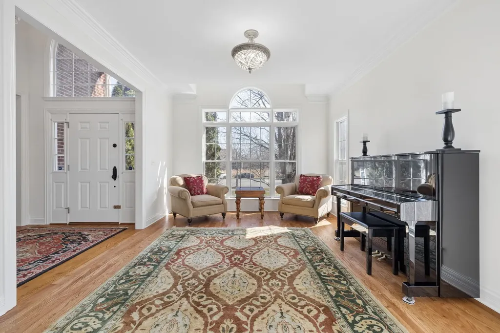 824 Megan Court Westmont IL 60559