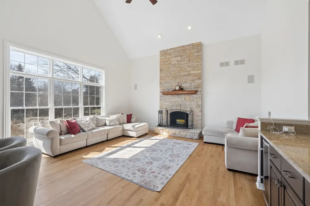 824 Megan Court Westmont IL 60559