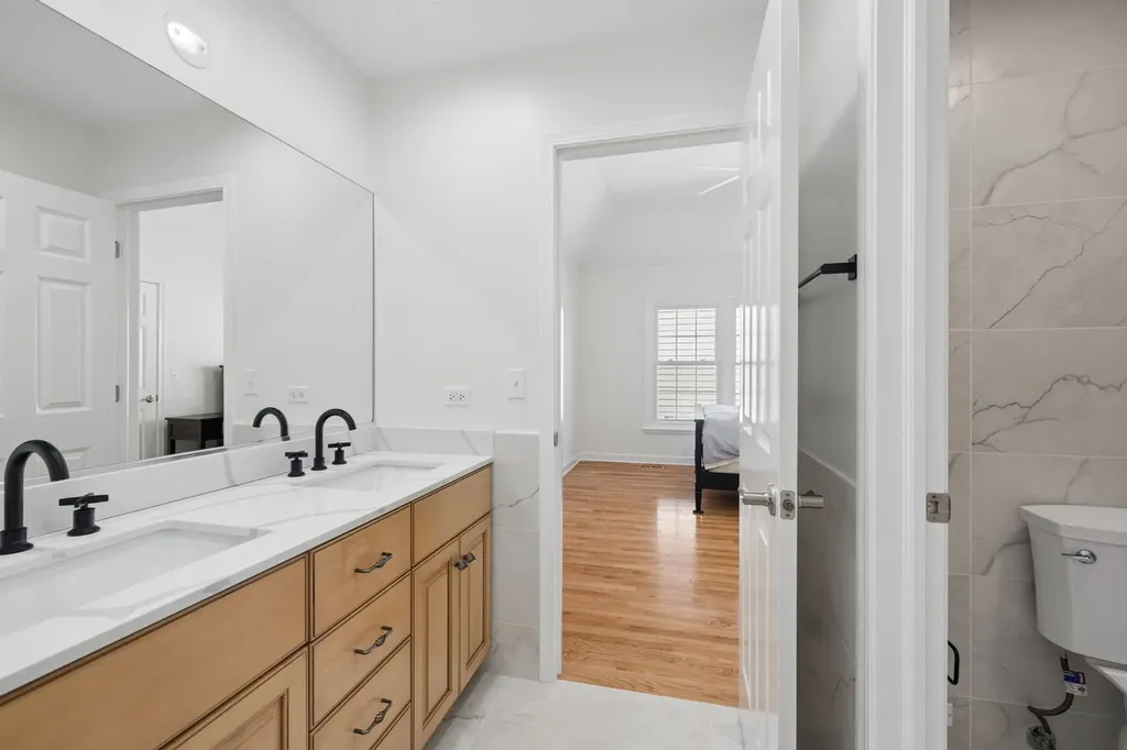 824 Megan Court Westmont IL 60559