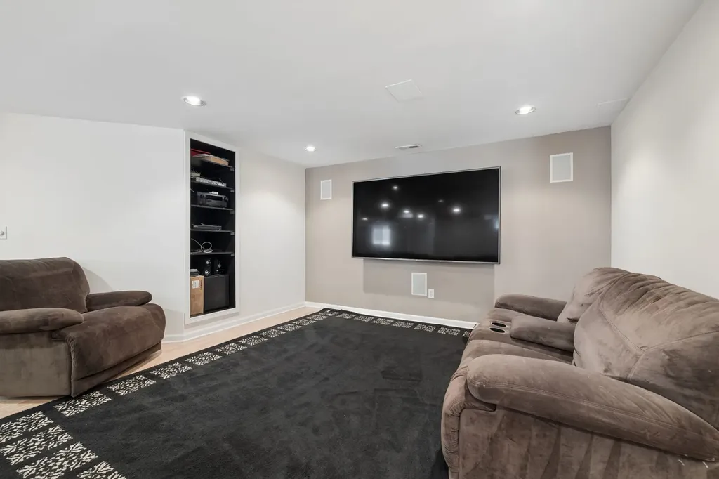 824 Megan Court Westmont IL 60559