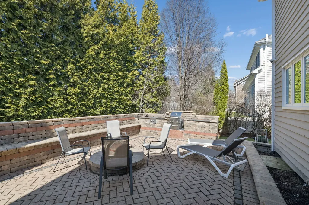 824 Megan Court Westmont IL 60559
