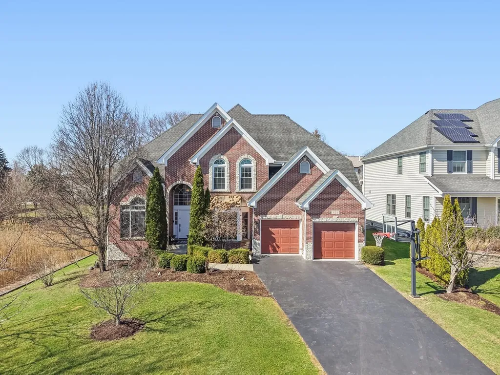 824 Megan Court Westmont IL 60559