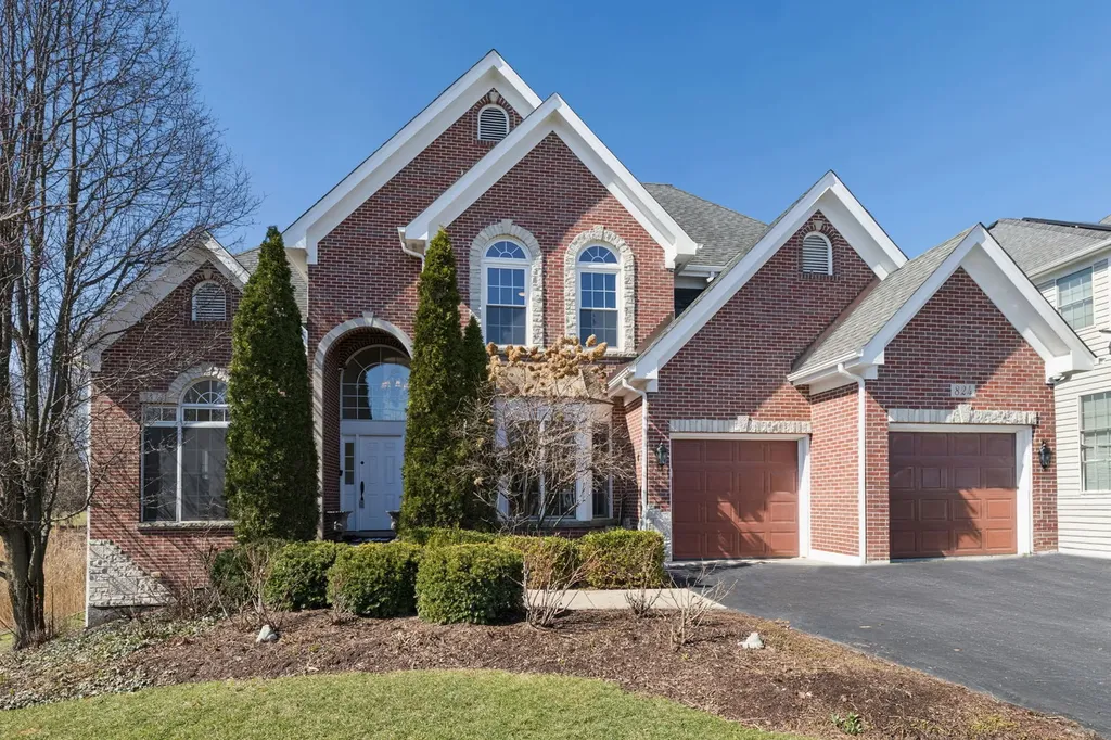 824 Megan Court Westmont IL 60559