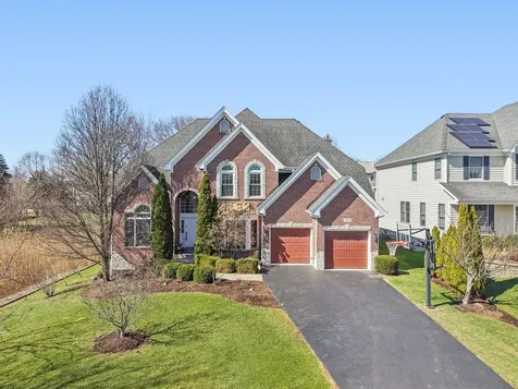 824 Megan Court Westmont IL 60559