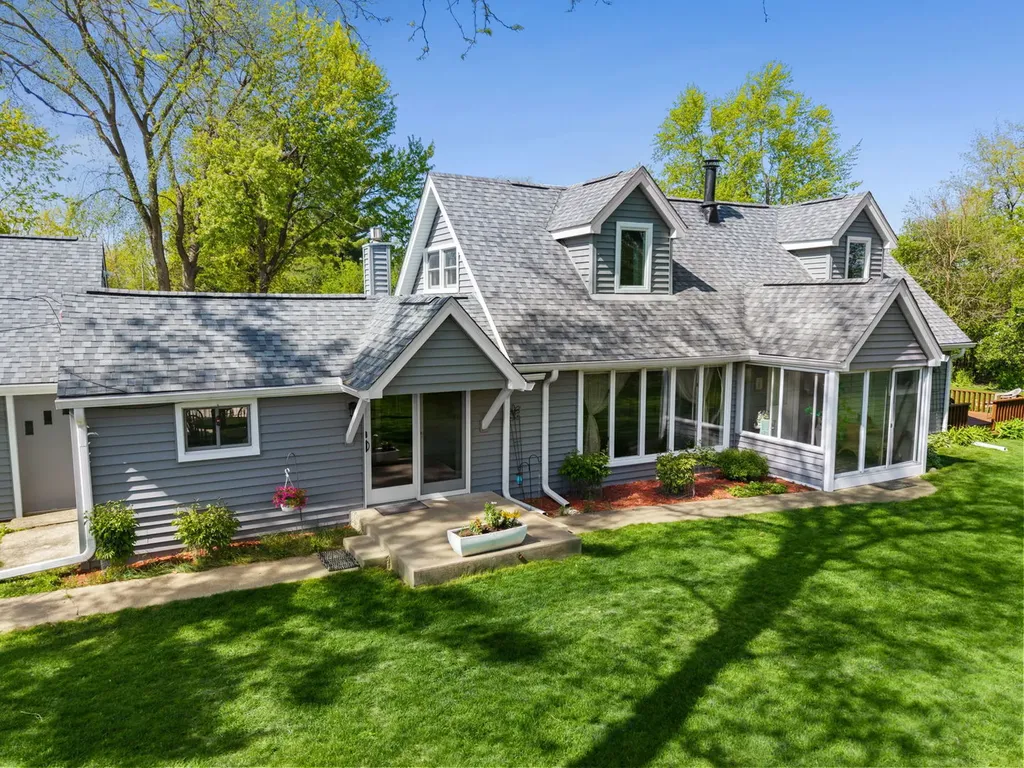 1080 Cardinal Drive S Lake Zurich IL 60047