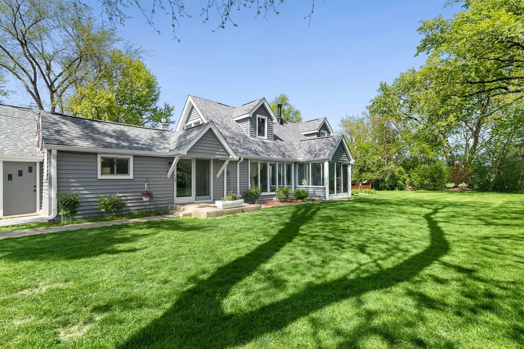 1080 Cardinal Drive S Lake Zurich IL 60047