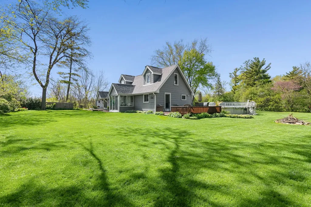 1080 Cardinal Drive S Lake Zurich IL 60047