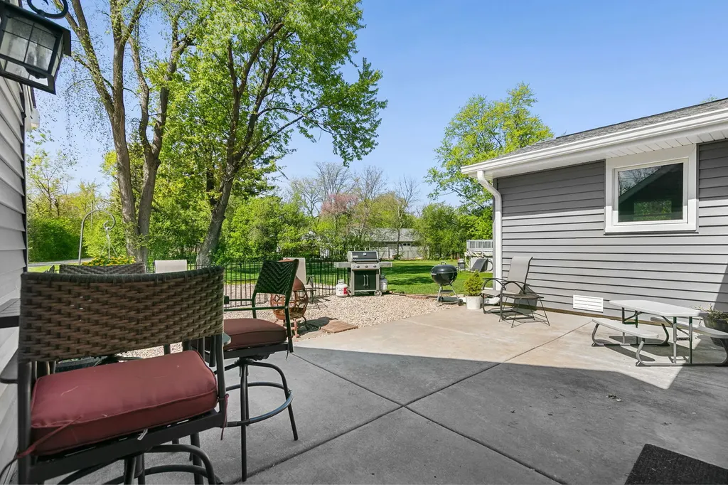1080 Cardinal Drive S Lake Zurich IL 60047