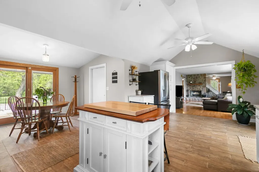 1080 Cardinal Drive S Lake Zurich IL 60047