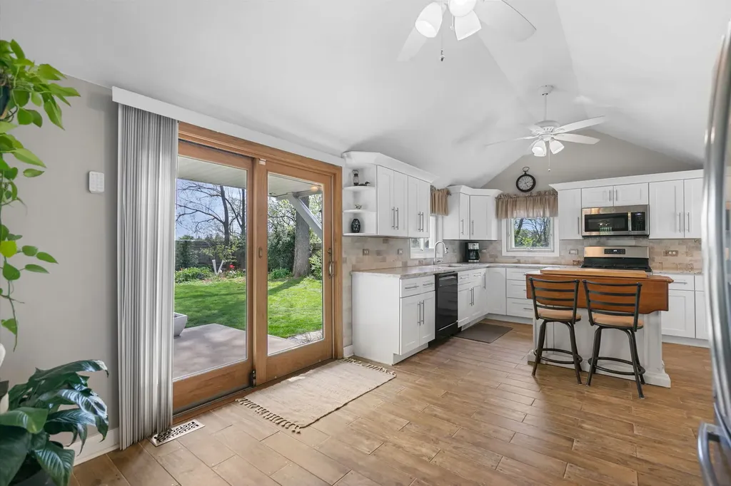 1080 Cardinal Drive S Lake Zurich IL 60047