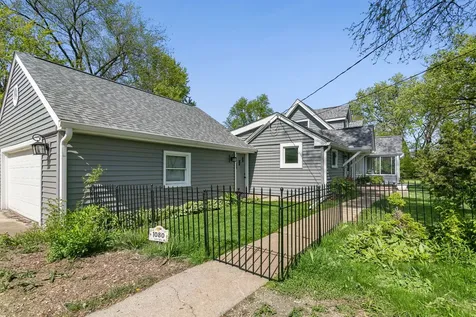 1080 Cardinal Drive S Lake Zurich IL 60047