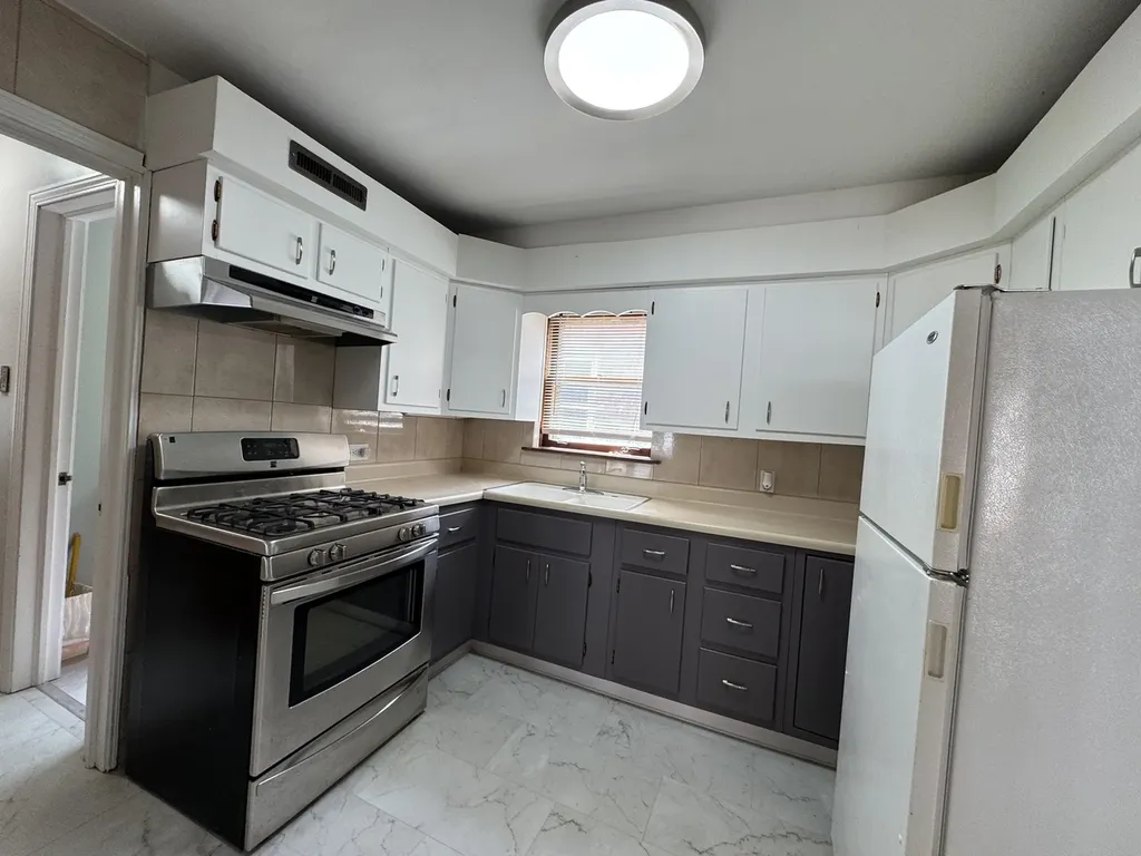 8338 South Yates Boulevard Chicago IL 60617