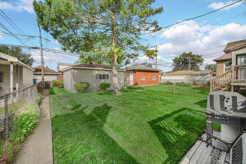 8338 South Yates Boulevard Chicago IL 60617
