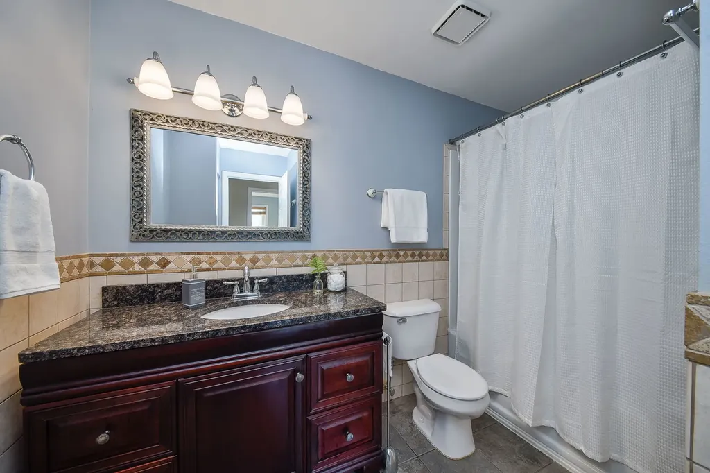 1143 Woodlake Drive Carol Stream IL 60188