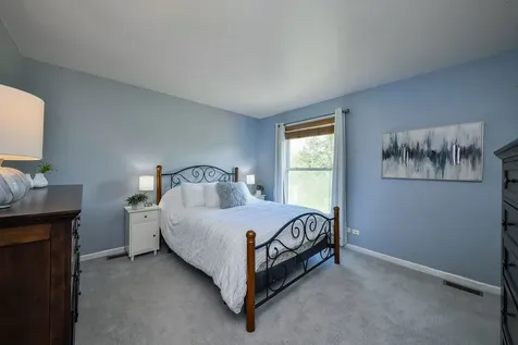 1143 Woodlake Drive Carol Stream IL 60188