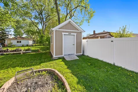8208 Natoma Avenue Burbank IL 60459