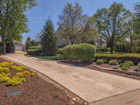 27 Country Club Place Bloomington IL 61701