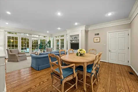 675 East Woodland Road Lake Forest IL 60045