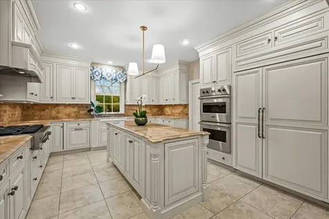 675 East Woodland Road Lake Forest IL 60045
