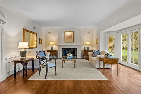 675 East Woodland Road Lake Forest IL 60045