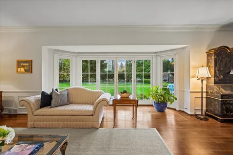 675 East Woodland Road Lake Forest IL 60045