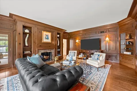 675 East Woodland Road Lake Forest IL 60045
