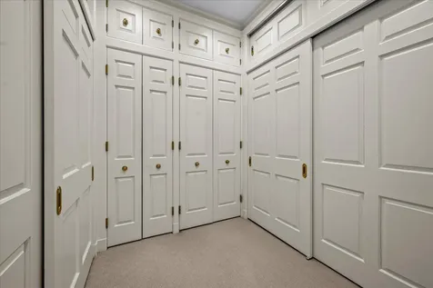675 East Woodland Road Lake Forest IL 60045
