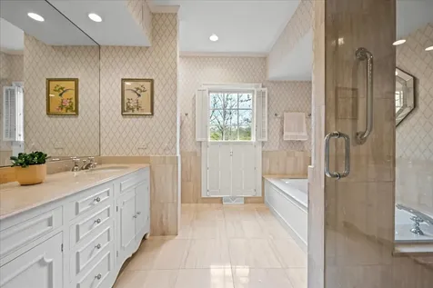 675 East Woodland Road Lake Forest IL 60045