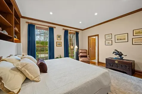 675 East Woodland Road Lake Forest IL 60045