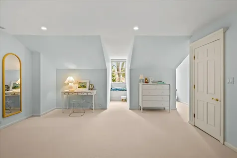 675 East Woodland Road Lake Forest IL 60045