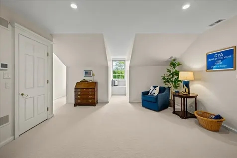 675 East Woodland Road Lake Forest IL 60045