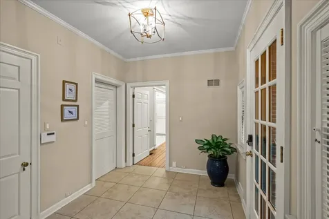 675 East Woodland Road Lake Forest IL 60045