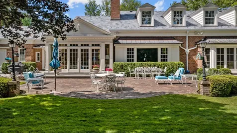 675 East Woodland Road Lake Forest IL 60045