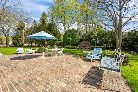 675 East Woodland Road Lake Forest IL 60045