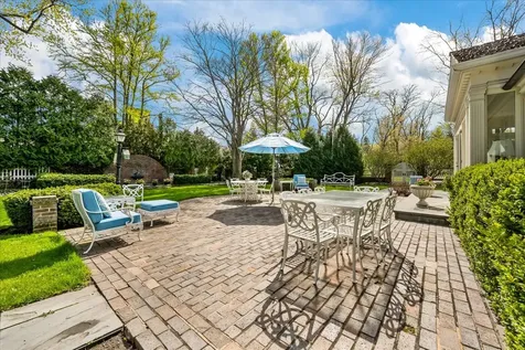 675 East Woodland Road Lake Forest IL 60045