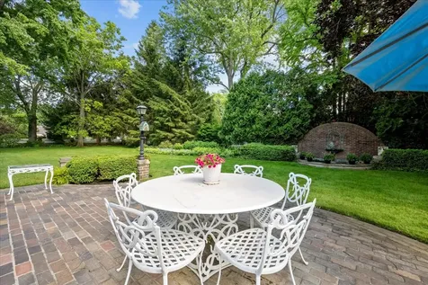 675 East Woodland Road Lake Forest IL 60045