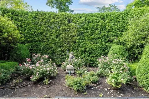 675 East Woodland Road Lake Forest IL 60045