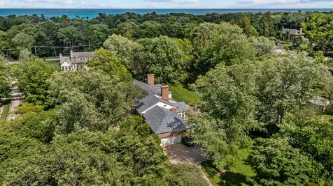 675 East Woodland Road Lake Forest IL 60045
