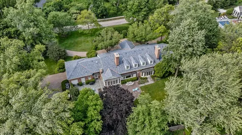 675 East Woodland Road Lake Forest IL 60045