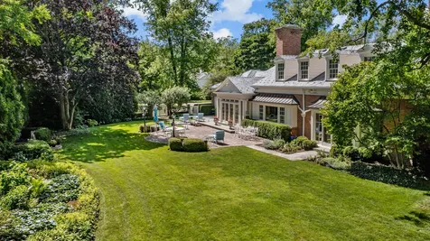 675 East Woodland Road Lake Forest IL 60045