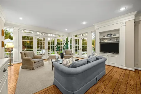 675 East Woodland Road Lake Forest IL 60045