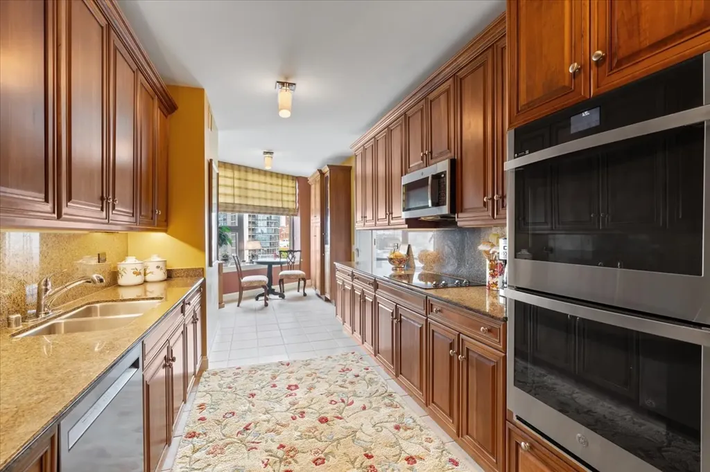501 North Clinton Street Chicago IL 60654
