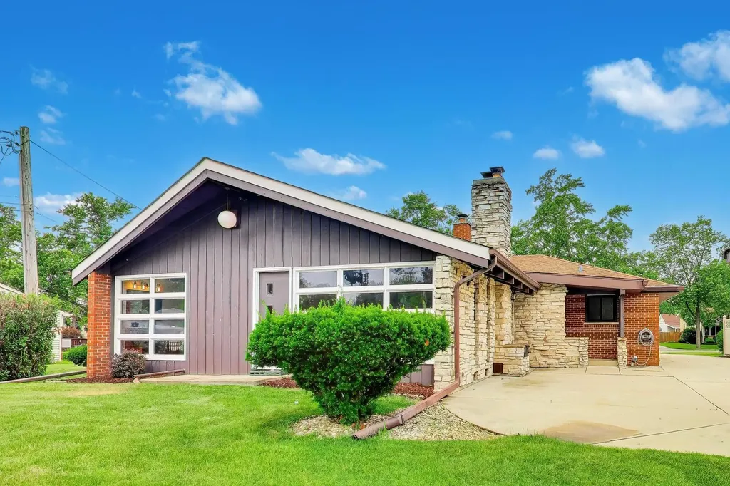 3N361 North Howard Avenue Elmhurst IL 60126