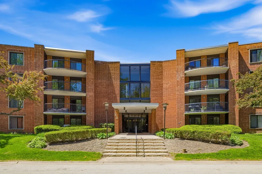 1615 East Central Road Arlington Heights IL 60005