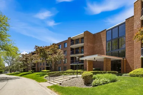 1615 East Central Road Arlington Heights IL 60005